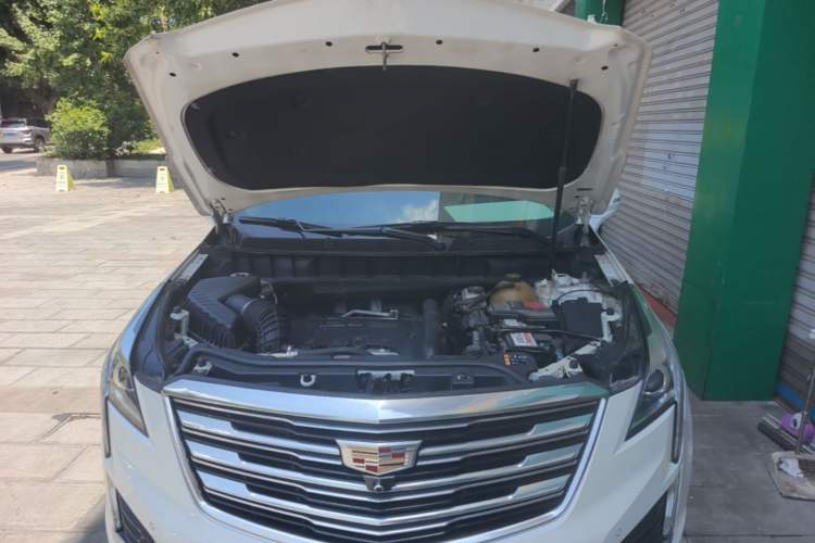 Used Cadillac XT5 2018 25T Luxury Model Engine Bay