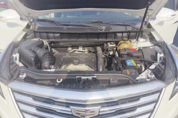 Used Cadillac XT5 2018 25T Luxury Model Engine Bay