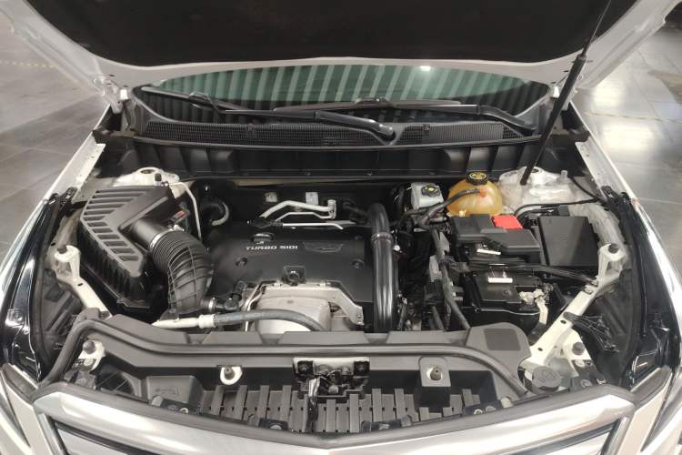 Used Cadillac XT5 2018 25T Luxury Model Engine Bay