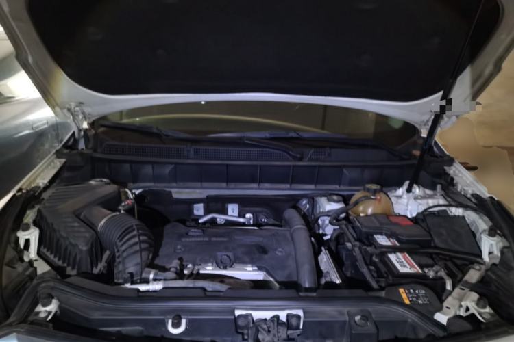 Used Cadillac XT5 2018 25T Luxury Model Engine Bay