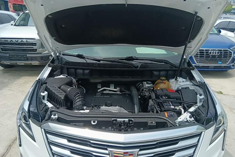 Used Cadillac XT5 2018 25T Luxury Model Engine Bay