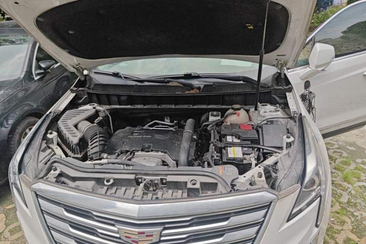 Used Cadillac XT5 2018 25T Luxury Model Engine Bay