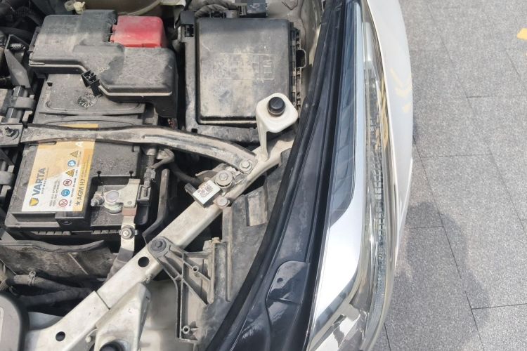 Used Cadillac XT5 2018 25T Luxury Model Engine Bay Left