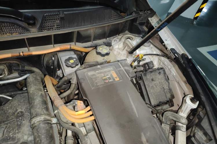 Used Cadillac XT5 2018 28E Four-Wheel Drive Tech Version Engine Bay Left