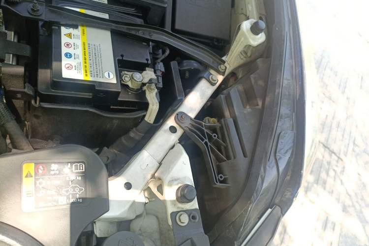 Used Cadillac XT5 2018 25T Luxury Model Engine Bay Left