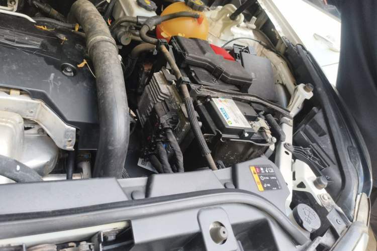 Used Cadillac XT5 2018 25T Luxury Model Engine Bay Left