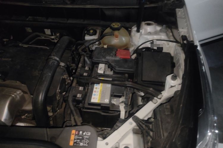 Used Cadillac XT5 2018 25T Luxury Model Engine Bay Left