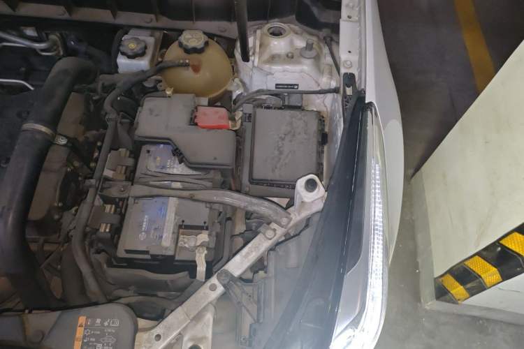 Used Cadillac XT5 2018 25T Luxury Model Engine Bay Left