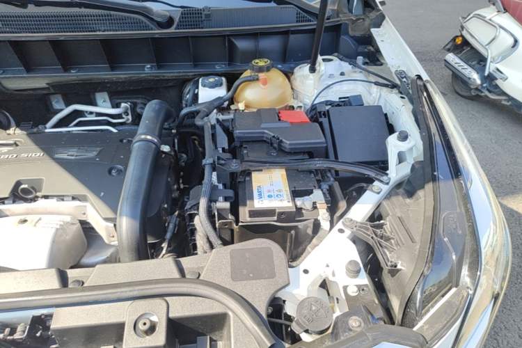 Used Cadillac XT5 2018 25T Luxury Model Engine Bay Left