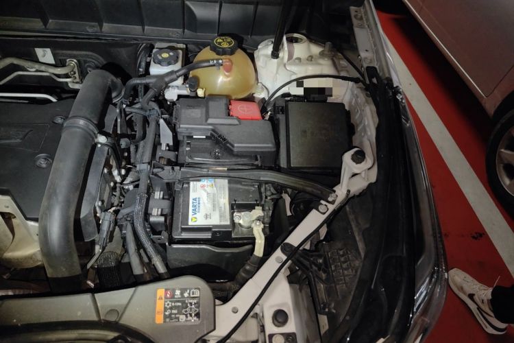 Used Cadillac XT5 2018 28T Four-Wheel Drive Luxury Model Engine Bay Left