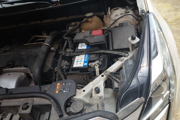 Used Cadillac XT5 2018 25T Tech Model Engine Bay Left