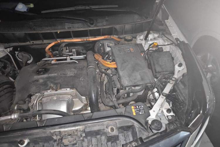 Used Cadillac XT5 2018 28E Four-Wheel Drive Tech Version Engine Bay Left