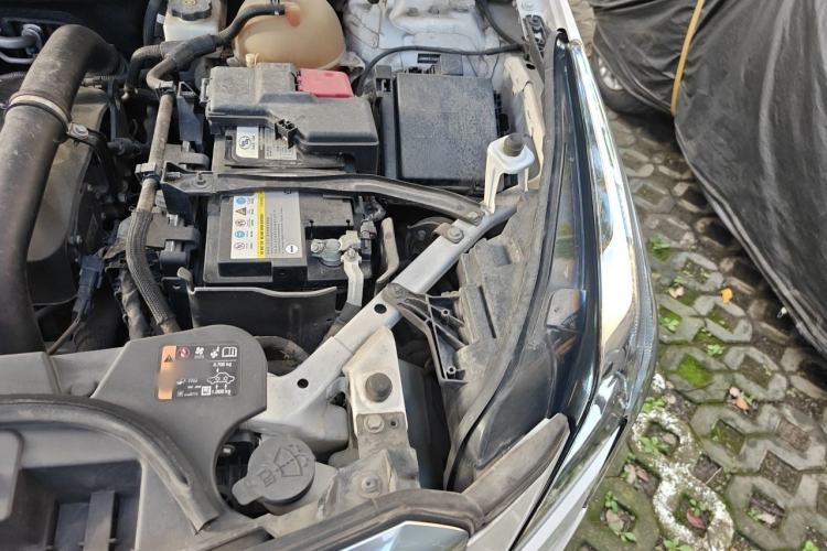 Used Cadillac XT5 2018 25T Luxury Model Engine Bay Left