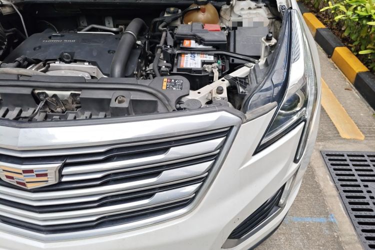 Used Cadillac XT5 2018 25T Luxury Model Engine Bay Left