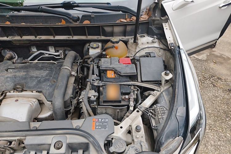 Used Cadillac XT5 2018 28T Four-Wheel Drive Luxury Model Engine Bay Left
