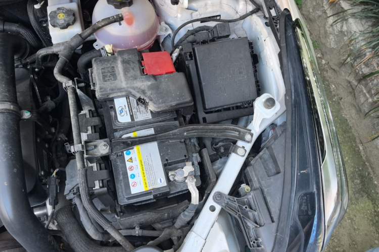 Used Cadillac XT5 2018 25T Luxury Model Engine Bay Left