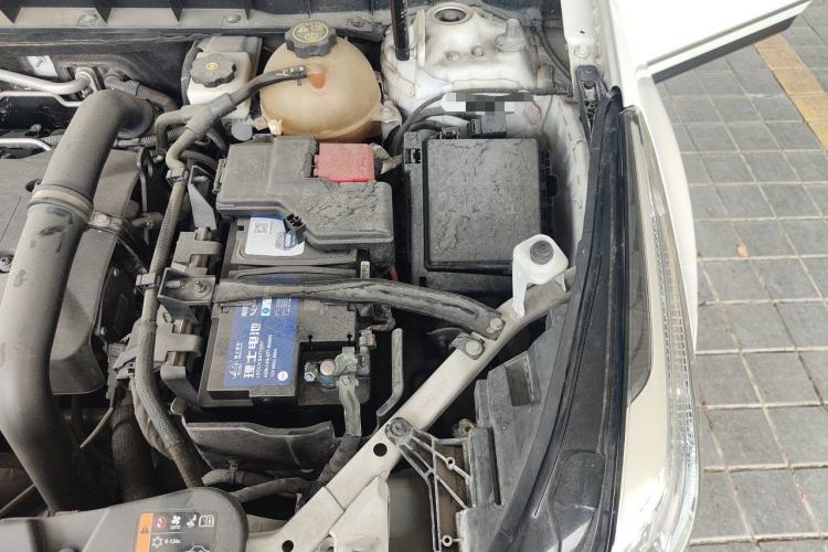 Used Cadillac XT5 2018 25T Luxury Model Engine Bay Left