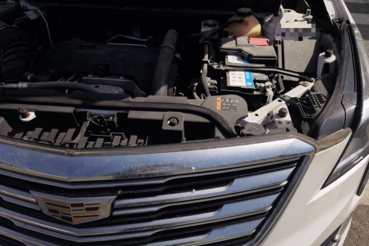 Used Cadillac XT5 2018 28T Four-Wheel Drive Luxury Model Engine Bay Left