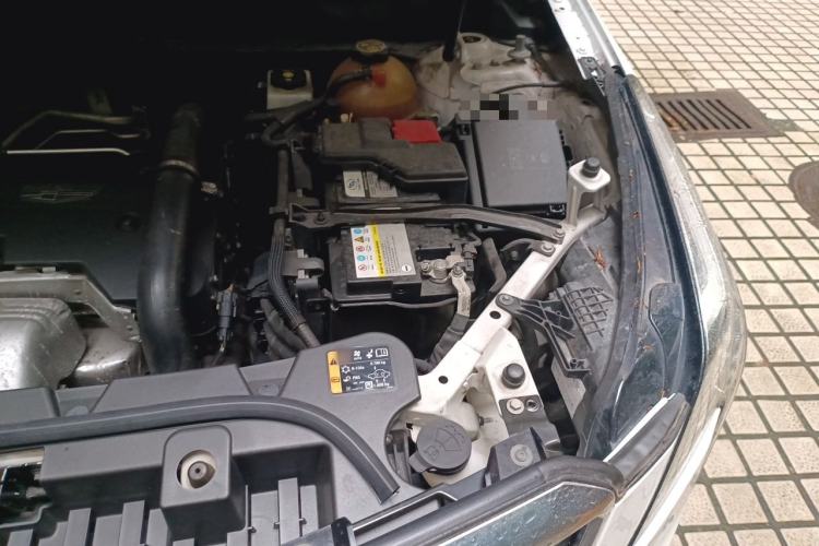 Used Cadillac XT5 2018 28T Four-Wheel Drive Luxury Model Engine Bay Left