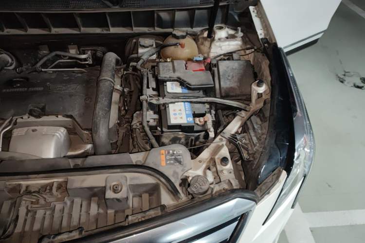 Used Cadillac XT5 2018 25T Luxury Model Engine Bay Left