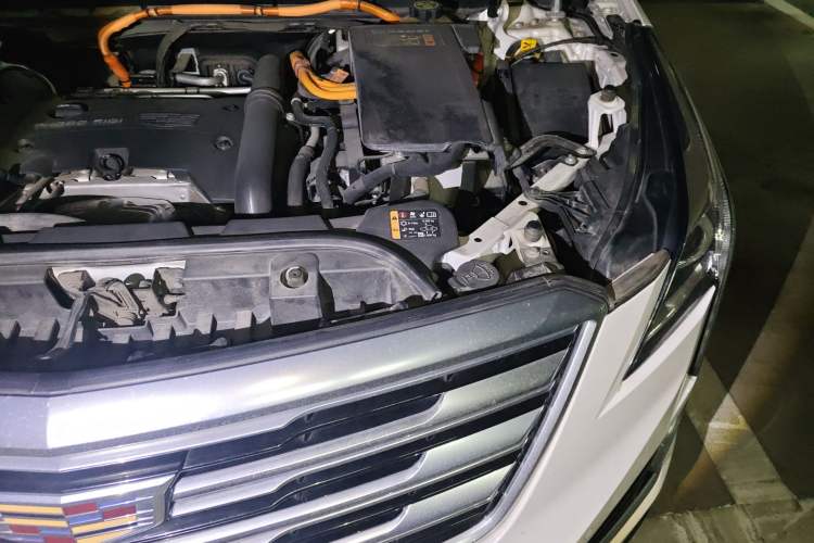 Used Cadillac XT5 2018 28E Four-Wheel Drive Tech Version Engine Bay Left
