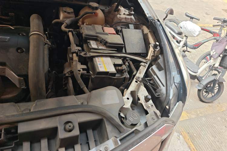 Used Cadillac XT5 2018 25T Luxury Model Engine Bay Left