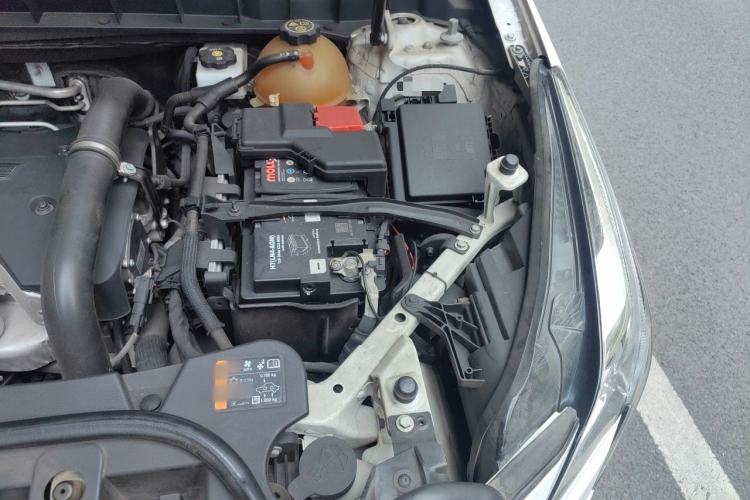 Used Cadillac XT5 2018 25T Luxury Model Engine Bay Left