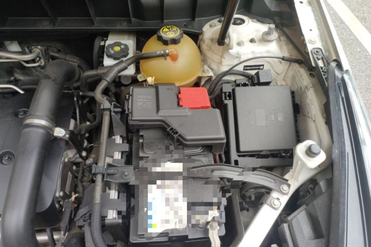 Used Cadillac XT5 2018 25T Tech Model Engine Bay Left