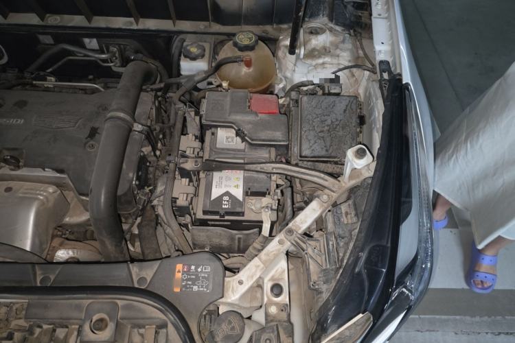 Used Cadillac XT5 2018 25T Luxury Model Engine Bay Left