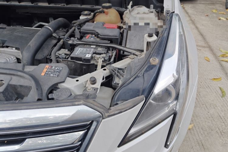 Used Cadillac XT5 2018 25T Tech Model Engine Bay Left