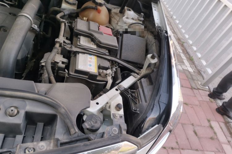 Used Cadillac XT5 2018 25T Luxury Model Engine Bay Left