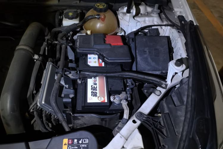 Used Cadillac XT5 2018 25T Luxury Model Engine Bay Left