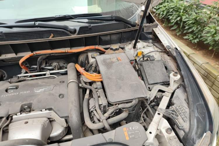 Used Cadillac XT5 2018 28E Four-Wheel Drive Tech Version Engine Bay Left