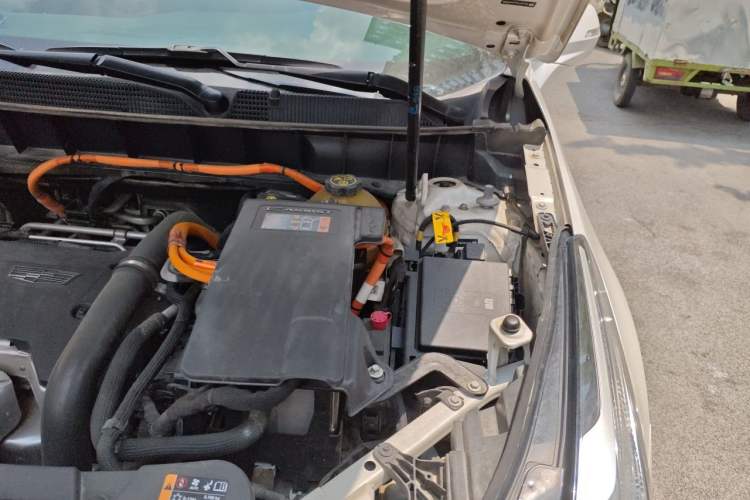 Used Cadillac XT5 2018 28E Four-Wheel Drive Tech Version Engine Bay Left