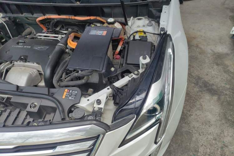 Used Cadillac XT5 2018 28E Four-Wheel Drive Tech Version Engine Bay Left