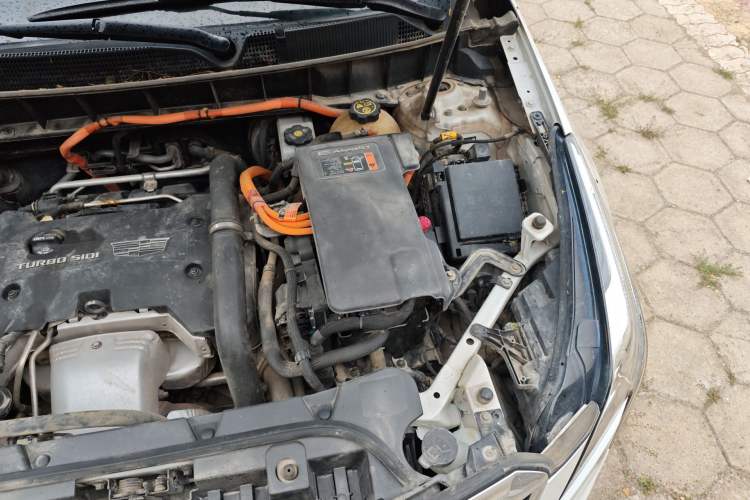 Used Cadillac XT5 2018 28E Four-Wheel Drive Tech Version Engine Bay Left