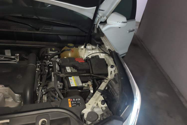 Used Cadillac XT5 2018 25T Luxury Model Engine Bay Left