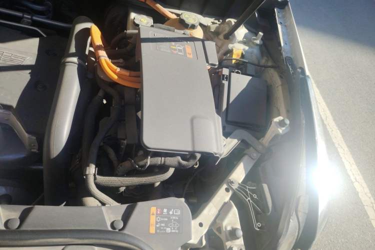 Used Cadillac XT5 2018 28E Four-Wheel Drive Tech Version Engine Bay Left