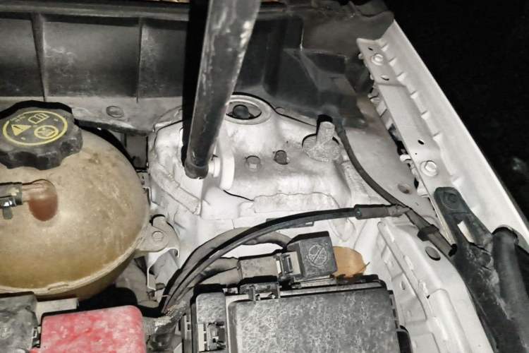 Used Cadillac XT5 2018 25T Luxury Model Engine Bay Left