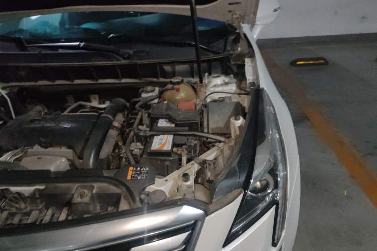 Used Cadillac XT5 2018 25T Luxury Model Engine Bay Left