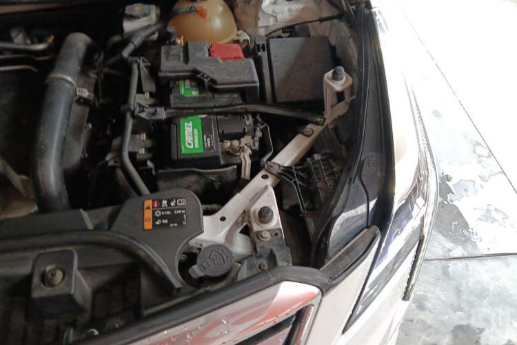 Used Cadillac XT5 2018 28T Four-Wheel Drive Luxury Model Engine Bay Left