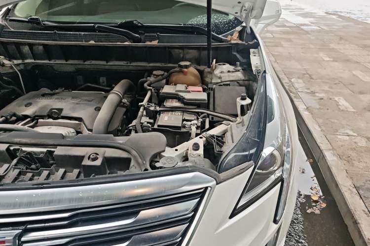 Used Cadillac XT5 2018 25T Luxury Model Engine Bay Left