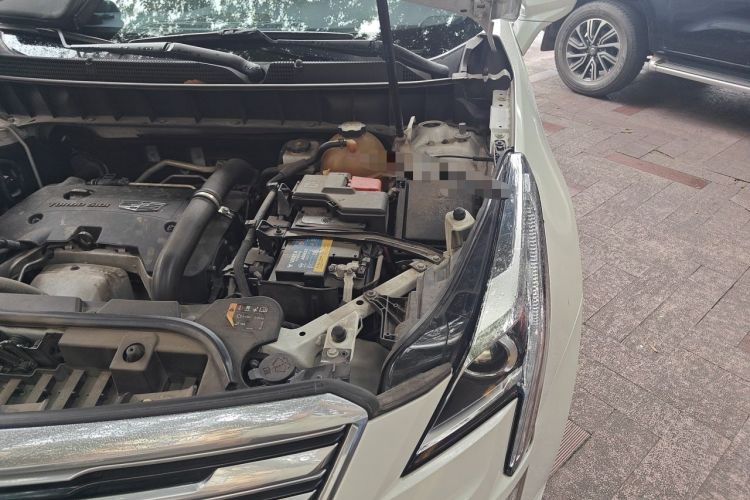 Used Cadillac XT5 2018 25T Luxury Model Engine Bay Left