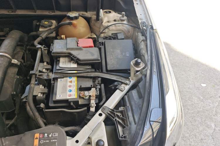 Used Cadillac XT5 2018 25T Luxury Model Engine Bay Left