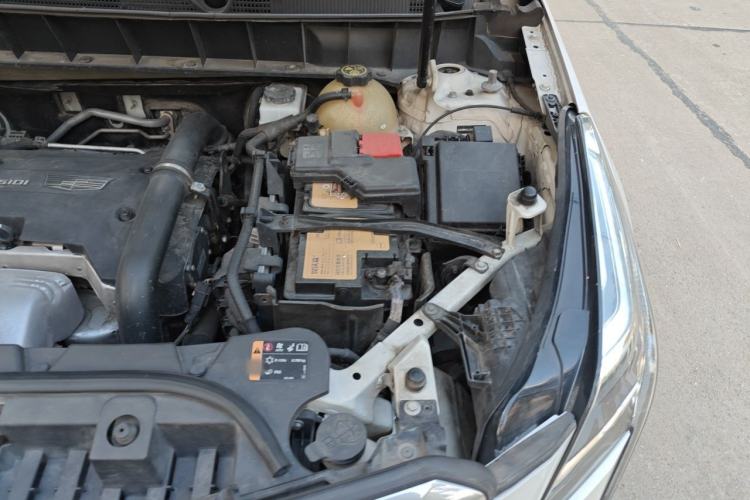 Used Cadillac XT5 2018 28T Four-Wheel Drive Luxury Model Engine Bay Left