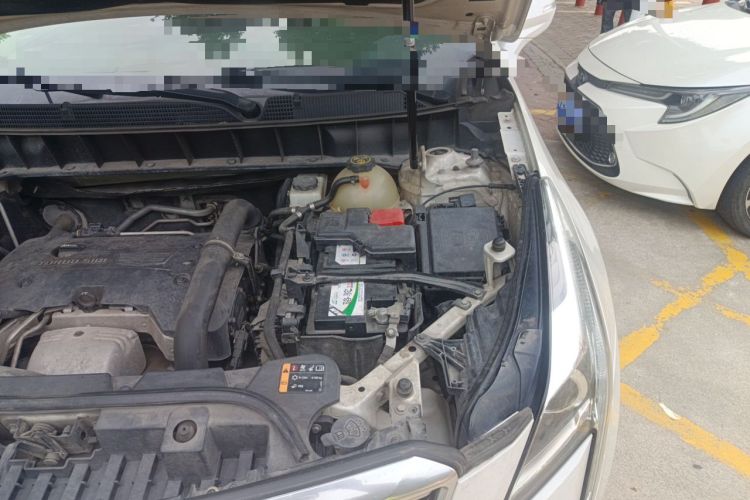 Used Cadillac XT5 2018 25T Luxury Model Engine Bay Left