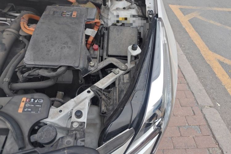 Used Cadillac XT5 2018 28E Four-Wheel Drive Tech Version Engine Bay Left