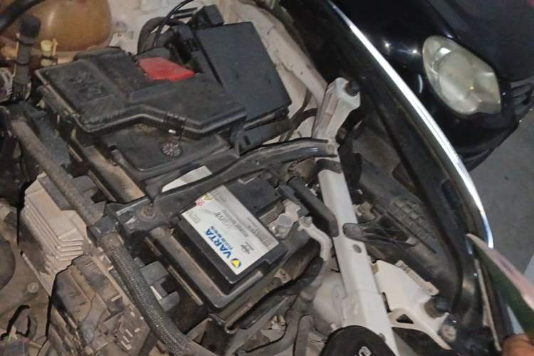 Used Cadillac XT5 2018 28T Four-Wheel Drive Luxury Model Engine Bay Left
