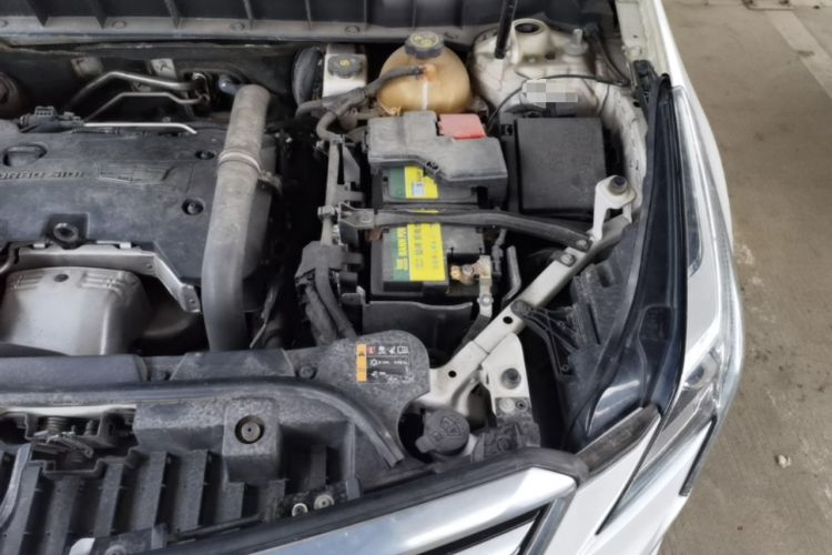 Used Cadillac XT5 2018 25T Luxury Model Engine Bay Left