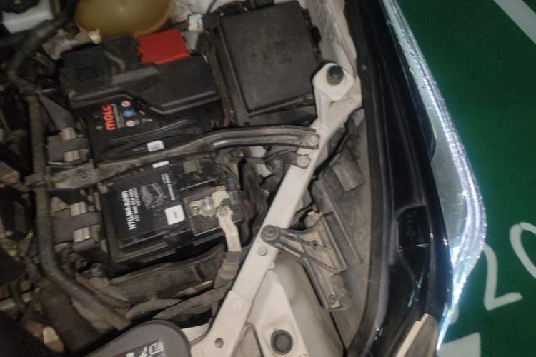 Used Cadillac XT5 2018 25T Luxury Model Engine Bay Left